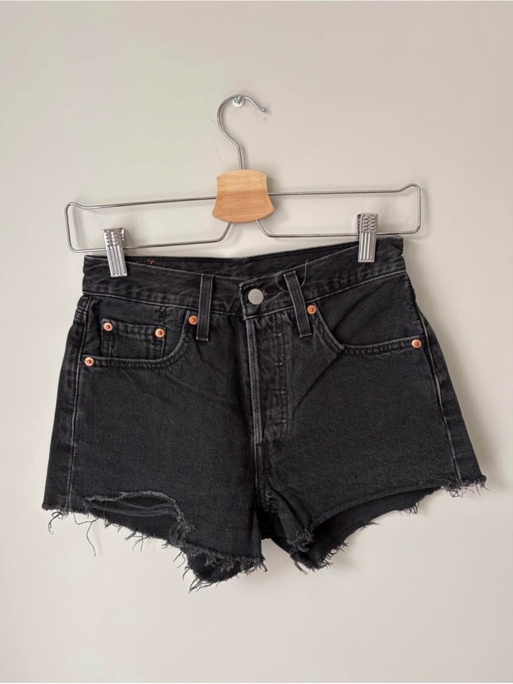 Aritzia Levi’s Women’s 501 Black Ripped Shorts
